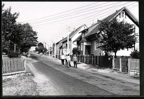 Fotografie Hoffmann, Bad Salzungen, Ansicht Hinterrod / Thüringen, Strassenansicht mit Ein-Familienhäusern