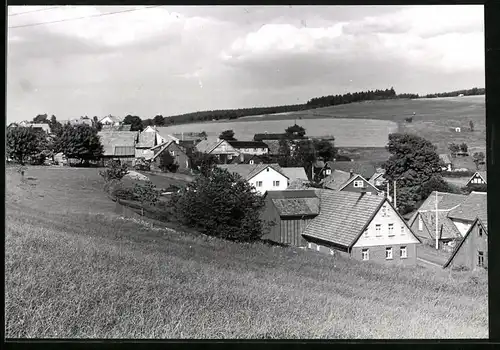 Fotografie Burghard, Bad Salzungen, Ansicht Hinterrod / Thüringen, Gebäude am Rand der Ortschaft