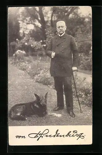 AK Paul von Hindenburg mit seinem Schäferhund im Garten