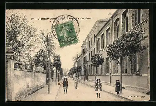 AK Neuilly-Plaisance, Les Écoles
