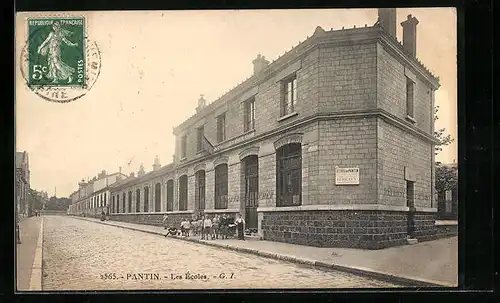 AK Pantin, Les Écoles