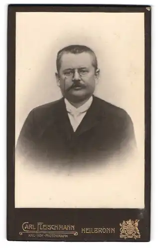 Fotografie Carl Fleischmann, Heilbronn, Kaiserstr. 50, Bürgerlicher Herr mit Zwicker und Moustache