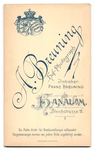 Fotografie A. Breuning, Hanau a. M., Bleichstr. 12, Junges Paar in hübscher Kleidung