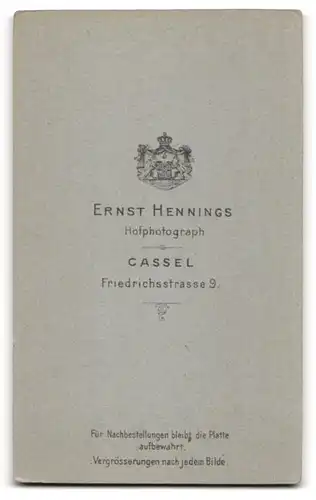 Fotografie Ernst Hennings, Kassel, Friedrichsstrasse 9, Älterer Herr im Anzug mit Henri Quatre