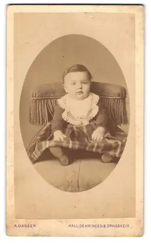 Fotografie A. Gasser, Hall, Süsses Kleinkind in modischer Kleidung