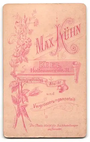 Fotografie Max Kühn, Kiel, Holtenauerstrasse 31, Jüngling mit Seitenscheitel und Fliege