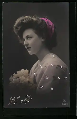 Foto-AK L.J. & F.F. Nr.: 2435 /3, Dame mit pinkem Tuch im Haar