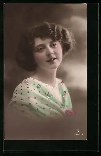 Foto-AK L.J. & F.F. Nr.: 3405 /5, Mädchen in Pünktchengewand