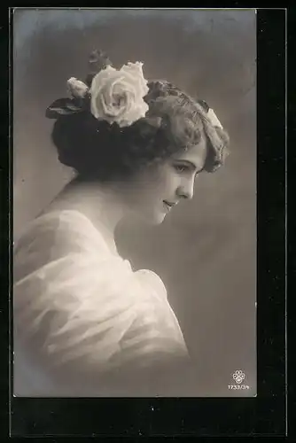 Foto-AK RPH SBW: Junge Frau mit Blume in den Haaren