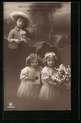 Foto-AK RPH SBW: Kleiner Bursche mit Hut mit zwei Mädchen in weissen Kleidern