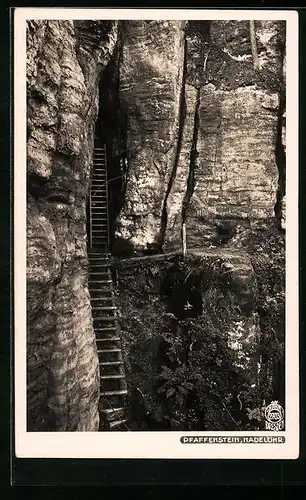 Foto-AK Walter Hahn, Dresden, Nr. 2703: Pfaffenstein, Nadelöhr mit Treppe