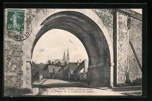 AK Lèves, Viaduce du Chemin de fer et Clochers de la Cathédrale de Chartres