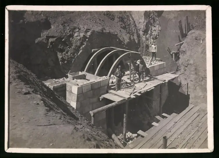 16 Fotografien unbekannter Fotograf, Ansicht Revda-Zavod / Sibirien, Tunnelbau Eisenbahn Kassan-Ekaterinburg 1918 1