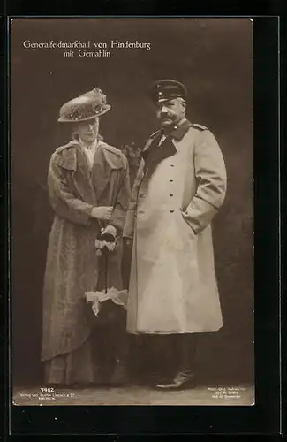 AK Generalfeldmarschall Paul von Hindenburg mit Gemahlin
