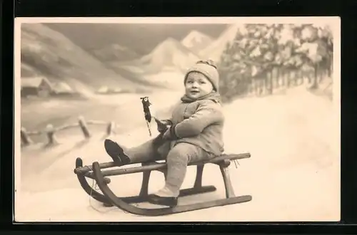 AK Kleines Bürschlein auf Schlitten