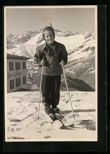 Foto-AK Knabe auf Skiern am Hotel Riffelberg