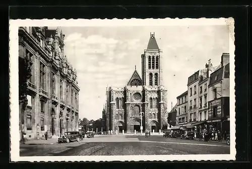 AK Saint-Denis, La Place de l`Hôtel de Ville et la Basilique