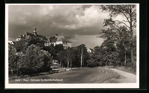 AK Selb /Bayr. Ostmark, Blick gegen Luitpoldschulhaus