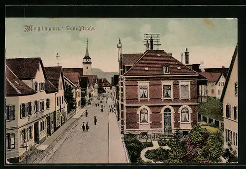 AK Metzingen, Schlossstrasse mit Passanten