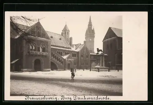 Foto-AK Braunschweig, Burg Dankwarderode im Winter, Strassenpartie