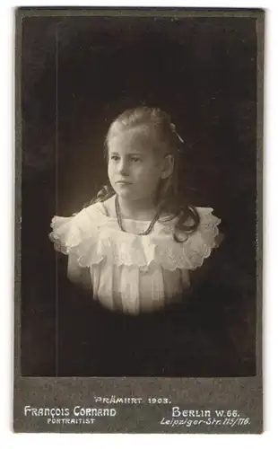 Fotografie Francois Cornand, Berlin, Leipzigerstr. 115 /116, Portrait blondes schönes Mädchen mit Halskette