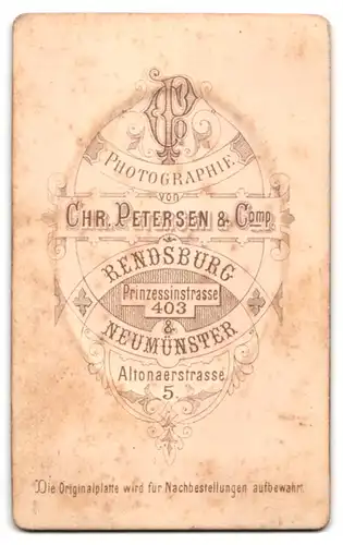 Fotografie Chr. Petersen, Rendsburg, Prinzessinstr. 403, Portrait charmanter junger Mann mit Fliege im Jackett