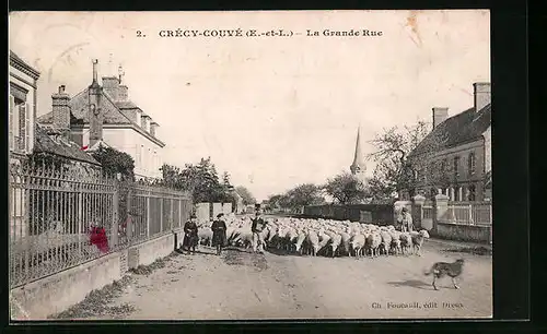 AK Crécy-Couvé, La Grande Rue, Strassenpartie