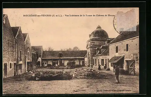 AK Berchères-sur-Vesgres, Vue Intérieure de la Ferme du Château de Herces