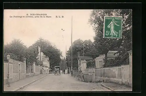 AK Ris-Orangis, le Passage à niveau, près de la Gare