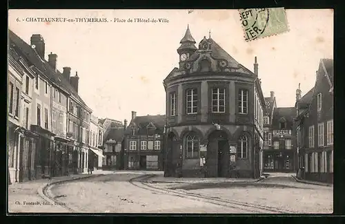 AK Châteauneuf-en-Thymerais, Place de l`Hôtel-de-Ville