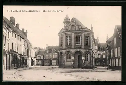 AK Châteauneuf-en-Thymerais, Place de l`Hôtel de Ville