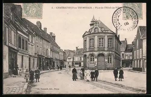 AK Chateauneuf-en-Thymerais, Place de l`Hotel-de-Ville
