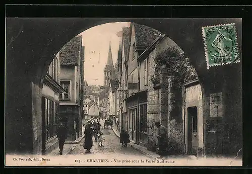 AK Chartres, Vue prise sous la Porte Guillaume