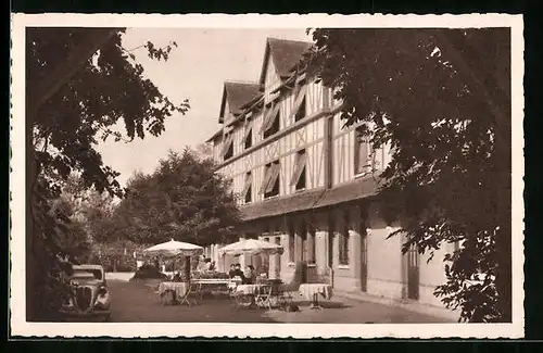 AK Cloyes, Hotel Saint-Jacques, vue sur la cour intérieure