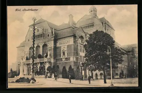 AK Kiel, vor dem Stadttheater