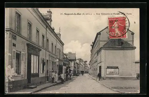 AK Nogent-le-Roi, Rue Valmorin et Moulin de la Porte