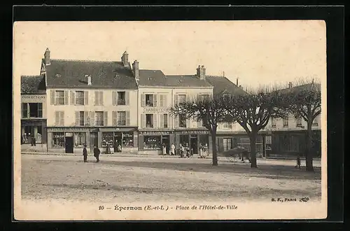 AK Épernon, Place de l'Hotel-de-Ville