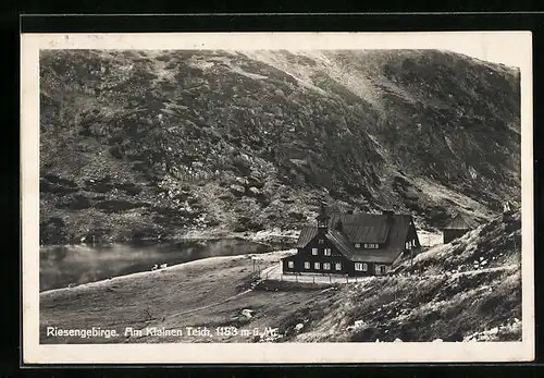 AK Teichbaude (Baude am kleinen Teich), Idylle am Fusse des Berges