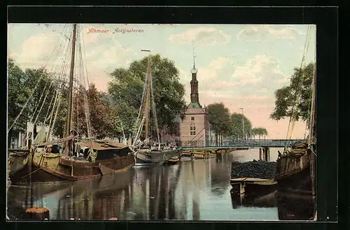 AK Alkmaar, Accijnstoren, Schiffe am Quai vor der Brücke