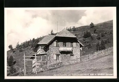 AK Alexanderhütte am Tschierweger-Nock, vor der Berghütte am Hang über Millstatt in Kärnten