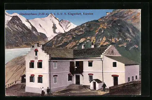 AK Glocknerhaus, vor der Berghütte der A. V. S. Klagenfurt zu Kärnten