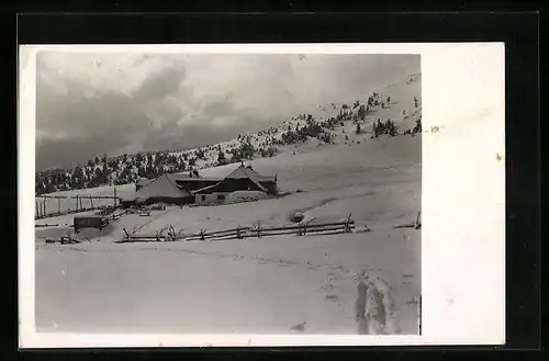 AK Seetalhütte, Winterlandschaft mit der Berghütte am Hang