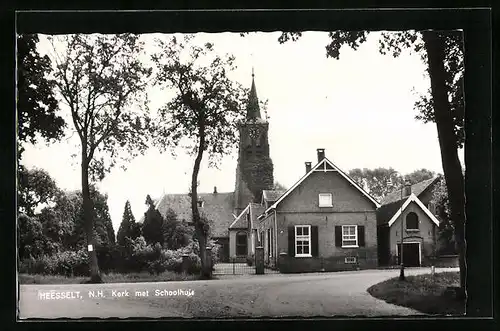 AK Hesselt, N. H. Kerk met Schoolhuis
