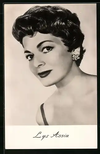 AK Musikerin Lys Assia mit kurzen Haaren