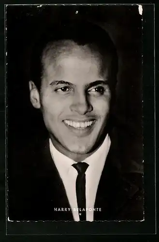 AK Musiker Harry Belafonte mit lächelndem Gesicht