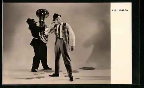 AK Musiker Lutz Jahoda und Feuerwehrmann mit Tuba