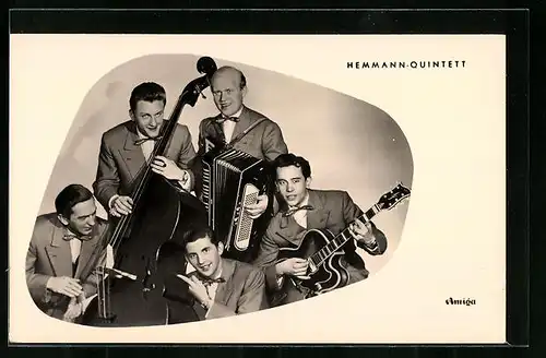 AK Musiker des Hemmann-Quintetts mit Instrumenten