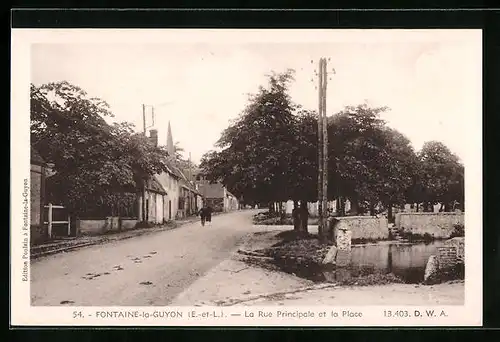 AK Fontaine-la-Guyon, la Rue Principale et la Place