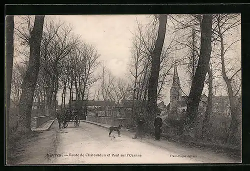 AK Yèvres, Route de Châteaudun et Pont sur l`Ozanne