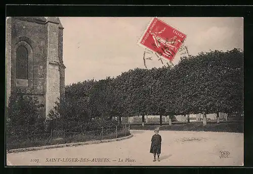 AK Saint-Léger-des-Aubées, La Place